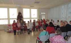 Vianočné trhy a vianočný koncert v zariadení - m_DSCN1336